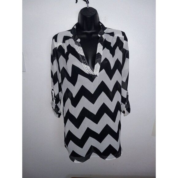 Black and white Rue 21 blouse - Picture 1 of 4